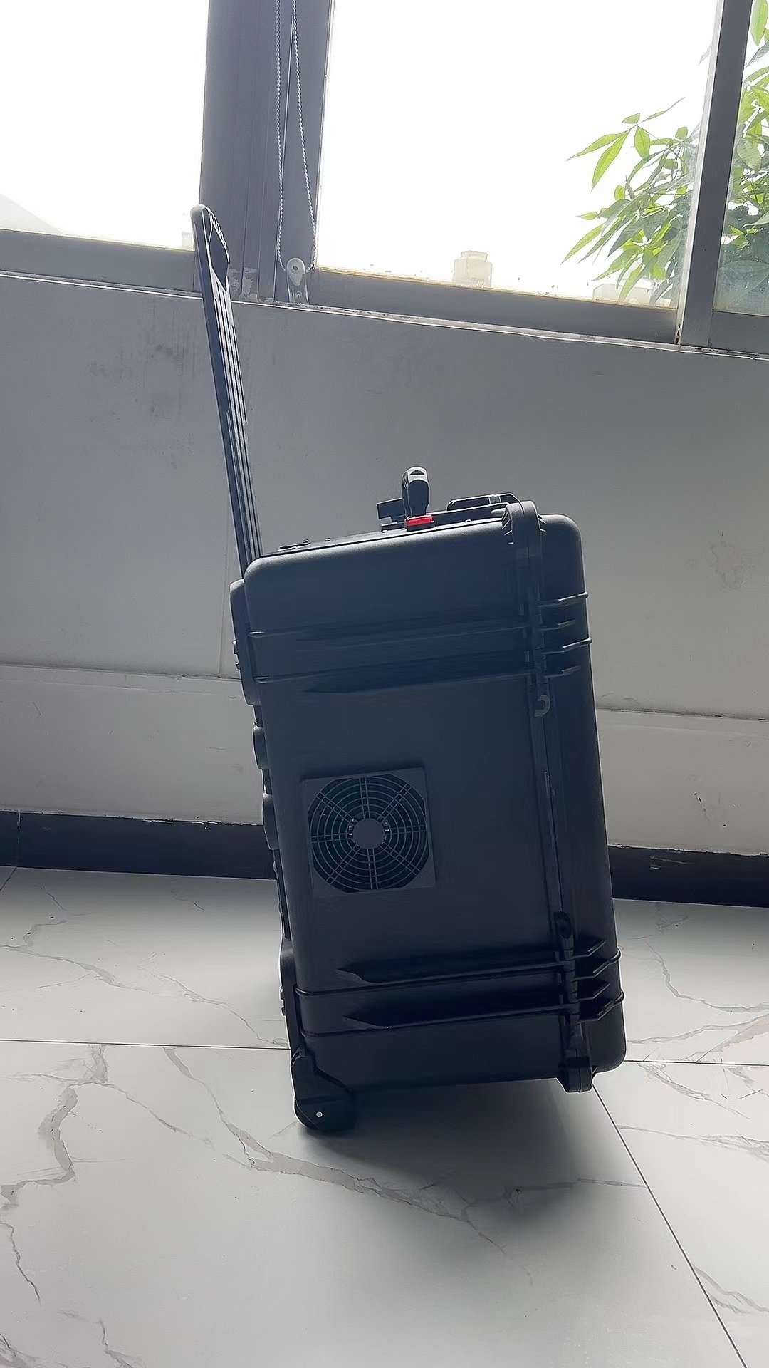 靖远手拉箱型移动通信干扰器